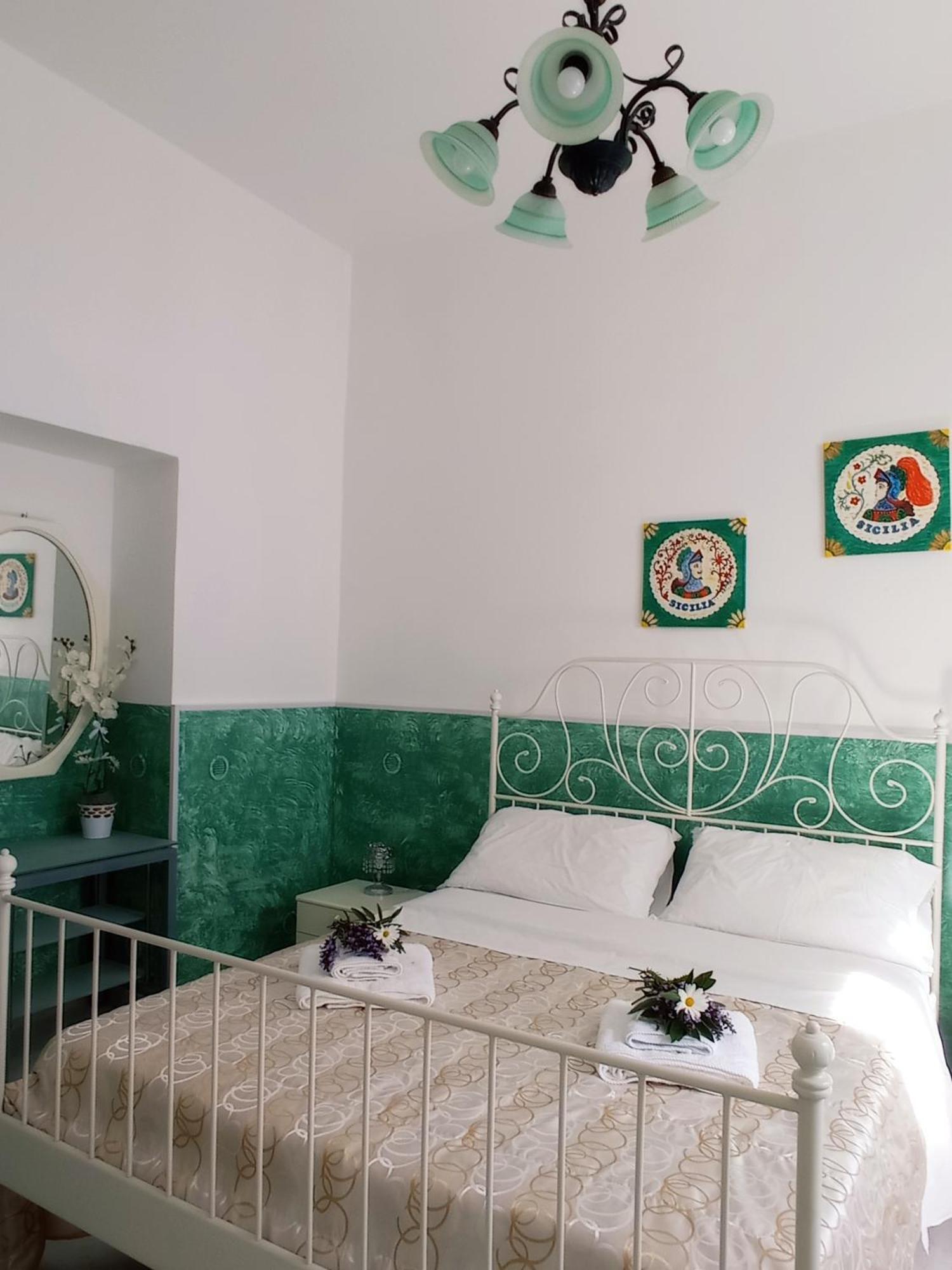 Mary Home - Casa Vacanza تاورمينا الغرفة الصورة